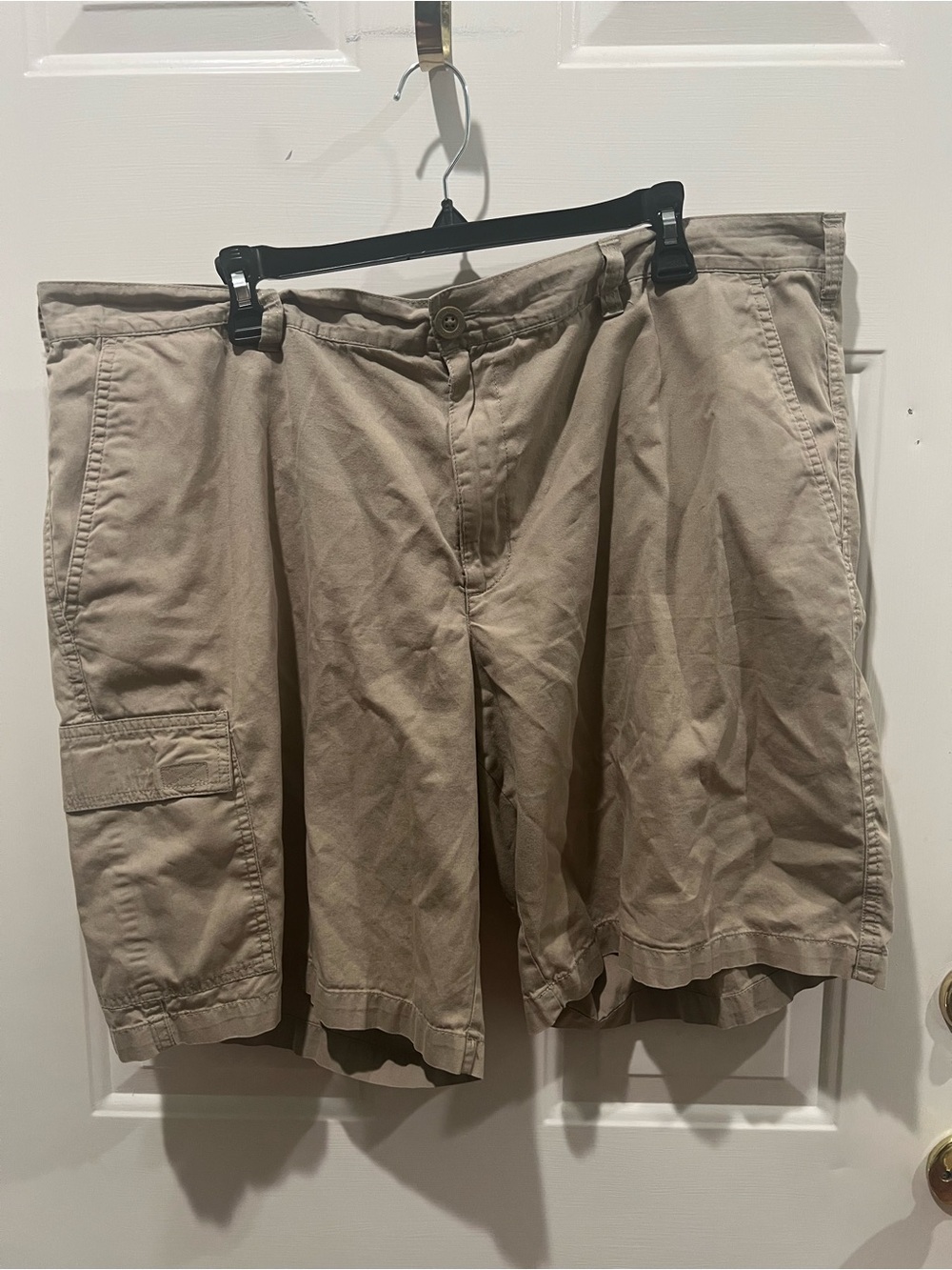 Columbia Tan Cargo Shorts - Casual Utility Style
